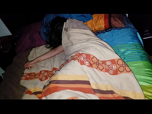❤️ Ny zananikely manenjika ny renikeliny tanora rehefa matory izy. ☑ Sluts amin'ny mg.porno-filmy.ru ❤